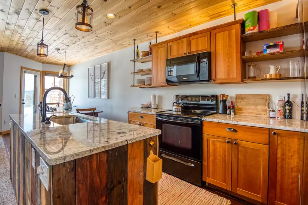 Equipped kitchen with timber cabinets